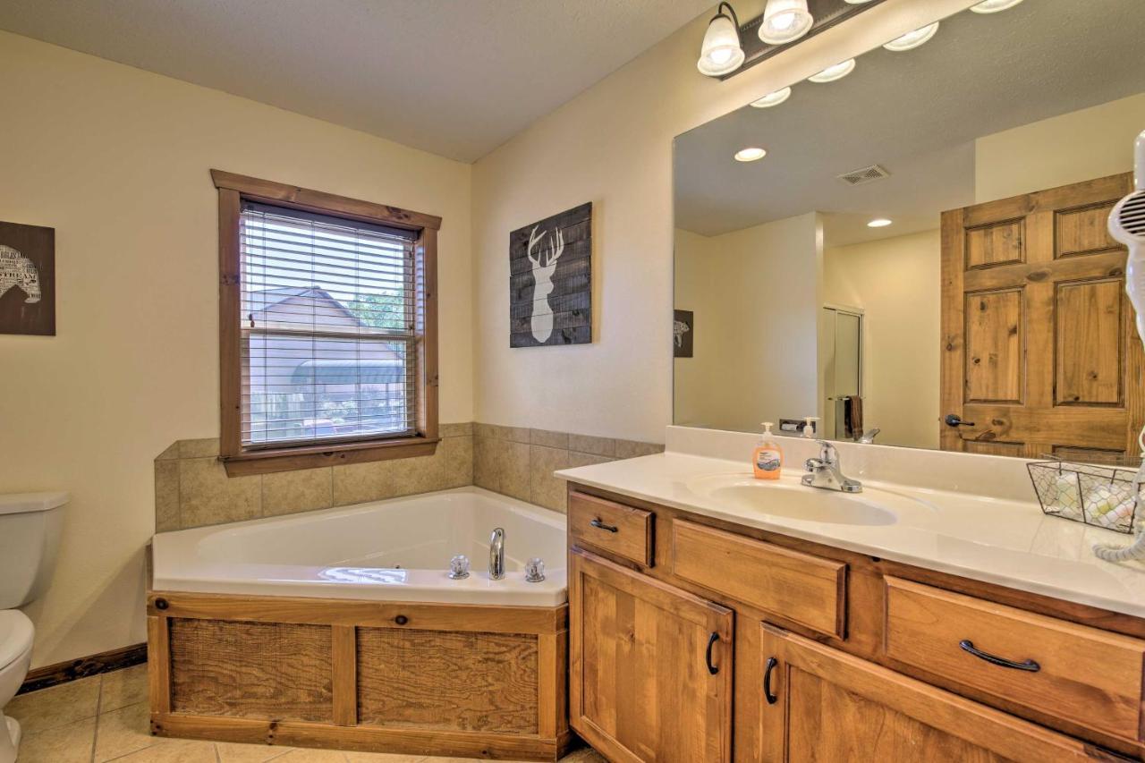 Cozy Rustic River Lodge Family Retreat Near SDC! Branson Zewnętrze zdjęcie